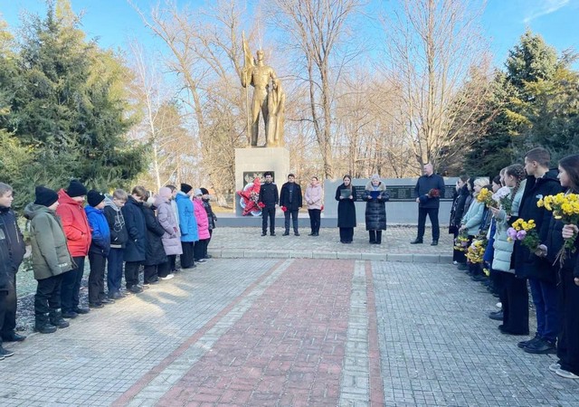 Почтили подвиг Неизвестного солдата