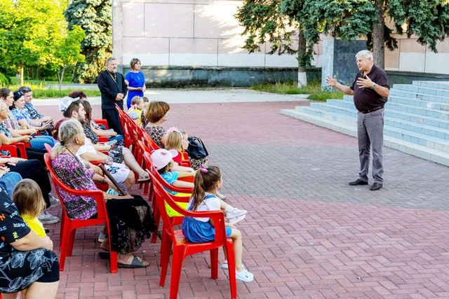 Праздничный лепесток любви